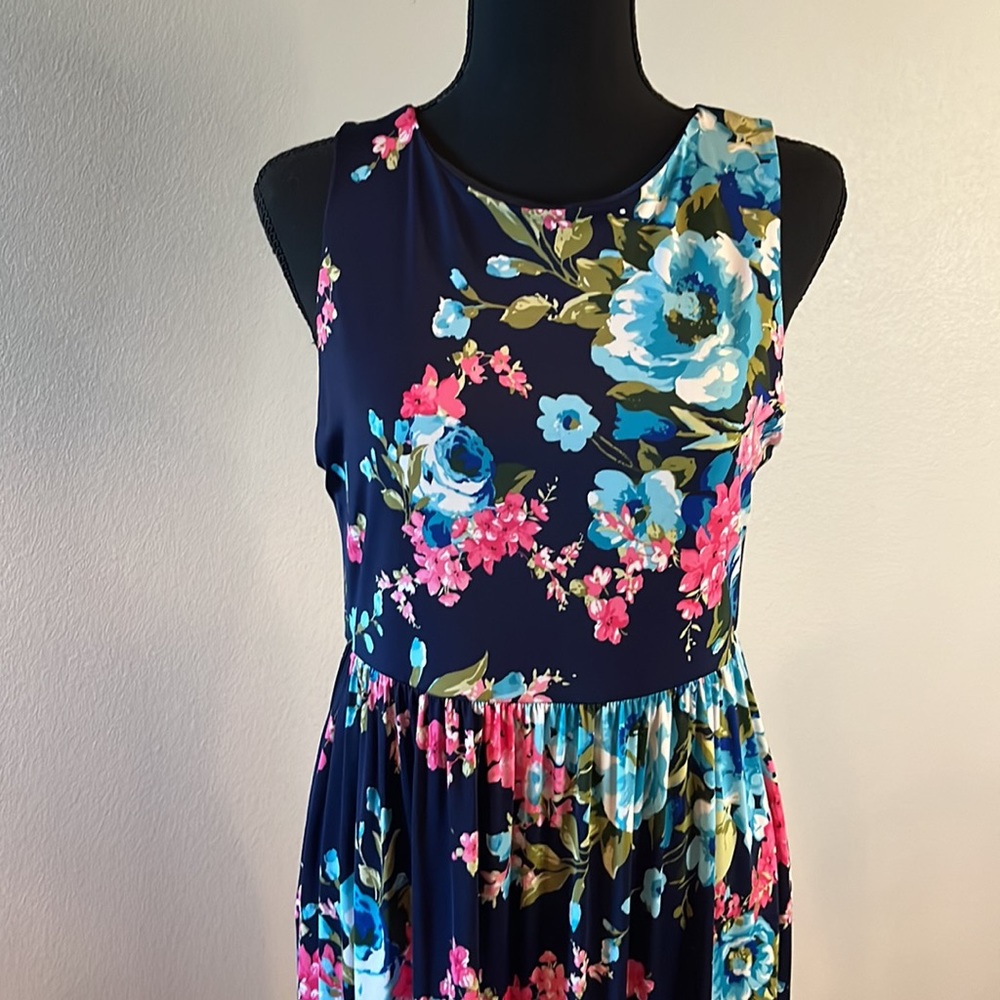 Maxi dress with pockets - Picture 2 of 5